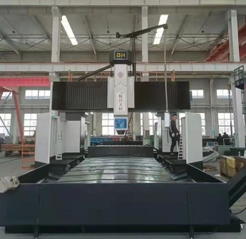 大型數控(kong)龍門銑床